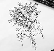Mais pour le commun des mortels, quand on parle d'hirondelles, on met allègrement sous ce vocable tous les oiseaux qui se ressemblent plus ou moins et qui parcourent le ciel de nos. Exemple Dessin Tatouage Oiseau Qui S Envole Avec Mandala Et Arabesques Tatouage Femme