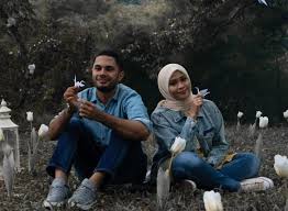 Ini bukan lagu cinta kita yang dulu / saat itu kupikir kau cinta matiku. Lirik Pinjamkan Hatiku Ayda Jebat Adi Priyo Ost Filem Pinjamkan Hatiku Mya Farisha