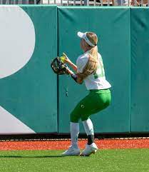 Brewers prospect garrett mitchell and oregon ducks softball alum haley cruse are engaged, the couple announced on monday. Oregon Softball Star Haley Cruse Isn T Ready To Hang Up Her Cleats Just Yet Kval