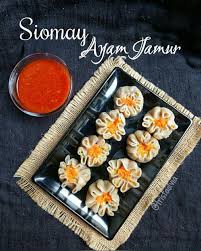 Di mangkuk terpisah, campur aneka bumbu termasuk minyak cabai untuk kemudian disatukan dengan mi yang telah matang. 10 Resep Dimsum Ayam Paling Enak Simpel Dan Bikin Nagih