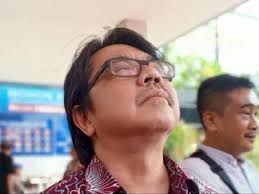 Ade armando lahir di jakarta, 24 september 1961 adalah seorang pakar komunikasi indonesia. Kicauan Ade Armando Di Twitter Soal Bom Gereja Masih Tidak Percaya Ada Islam Radikal Sumut Indozone Id