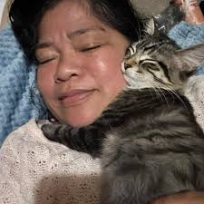 Waiting the in lounge getting ready to head to Brisbane for tonight's show  … and Cari sporting our overseas “World Tour” tshirt … 😍😍