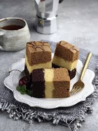 2 cawan gula, 2 cawan air panas, 5 sudu makan marjerin/butter, 6 biji telur saiz b, 1 sudu teh esen vanila, 1/2 tin susu pekat, 2 cawan tepung gandum, 1 sudu makan baking soda. Resepi Kek Tiramisu Kukus Sukatan Cawan