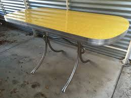 Video i 4k og hd klar til næsten enhver nle nu. Vintage 1950s Kitchen Dinette Table Yellow Formica Chrome Retro With One Leaf In Excellent Condition