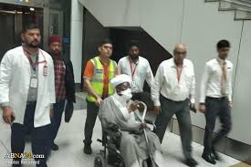 Zakzaky wanda yake sanye da wani abun wuya ya ce a karon farko an bar shi ya ga likitocinsa bayan da ya nace. Sheikh Zakzaky Arrives In India Photos