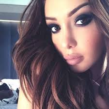 Beautiful By Nabilla La Trousse Beaute Qu On Va Toutes S Arracher Trousse Beaute Nabilla Cheveux Beaute