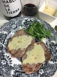 Escalopines De Ternera Con Salsa De Queso Gamoneu Escalopines De Ternera Salsa De Queso Filetes De Ternera