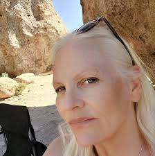 What plants bloom in winter in Oro Valley?