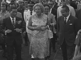 It comes amid concerns over the surge in coronavirus cases in the country. File Staatsbezoek Aan Indonesie Koningin Julian Prins Bernhard En President Soehart Bestanddeelnr 924 8689 Focus Jpg Wikipedia
