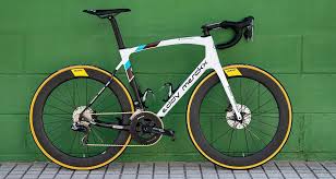 The dna of these unique racing bikes stems from the most unique cyclist of all time: Worldtour Bikes 2020 Eddy Merckx 525 Disc Von Ag2r Rennrad News