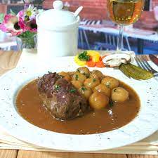 Add peas and simmer for another five minutes. Dosenbistro Beef Roulade With Potatoes 400g