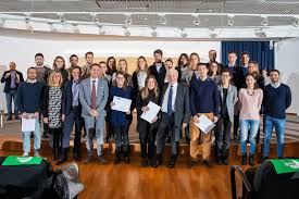 Cercate in infobel altre aziende nella categoria banche a seregno. Bcc Milano Oltre 200 Mila Euro Agli Studenti Del Territorio Giornale Del Nord Milano E Della Brianza
