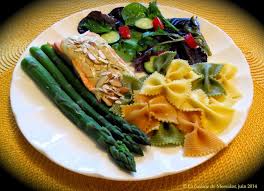La Cuisine De Messidor Paves De Saumon Express Sauce Aneth Orange Et Cari Coco Vegetables Food Asparagus