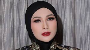 Tata Janeeta Setahun Berhijab, Dapat Hidayah dari Mimpi dan Baca Al Quran