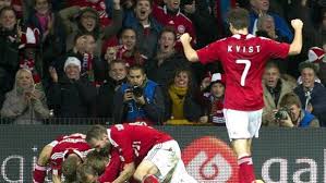 Derfor skal der selvfølgelig landsholdstrøjer på www.reshirt.dk, og hvilken spillere kunne være bedre at starte med end bendtner?. Danmark Er Klar Til Em 2012 Herrelandsholdet Dr