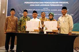 Bank juga berfungsi untuk menyediakan layanan jasa bank lainnya. Bank Bjb Signing Of Memorandum Of Understanding Mou Between Bank Bjb And West Java Nahdlatul Ulama Regional Board Pwnu Regarding The Use Of Banking Products And Services