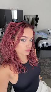 Eloise Webster (@eloiseiriss)