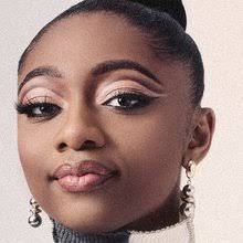 Ali Shannon's Instagram, Twitter & Facebook