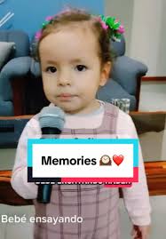 Miércoles de Memorias: Esther Sofía Canta a los 2 años