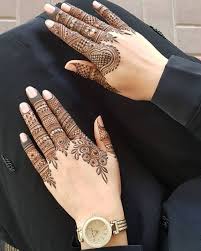 Body painting is a kind of temporary tattoo that lasts for a maximum of five weeks so if you want to. 60 Stunning Henna Tattoo Design Becomes A Trend Page 38 Of 65 Breyi