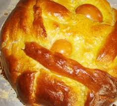 Para fazer o folar de forma tradicional, vai precisar de um tacho com 10 centímetros de diâmetro. Nas Festas Da Pascoa Ja E Tradicao A Presenca Do Folar Da Pascoa Aqui Tem Como Aprender A Fazer Pelas Suas Propria Portuguese Sweet Bread Sweet Recipes Food