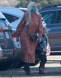 By signing up, i agree to the terms and privacy policy and to receive emails from popsugar. Tori Spelling Is Seen Without Her Wedding Ring Amid Rumors She And Dean Mcdermott Have Separated Oltnews