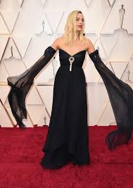 Margot elise robbie is an australian actress and producer. Margot Robbie S Vintage Chanel Dress At The Oscars 2020 Popsugar Fashion Middle East