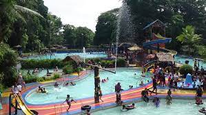 Kolam renang saat ini masih menjadi salah satu fasilitas favorit setiap keluarga. Libur Imlek Pengunjung Objek Wisata Mangkubumi Naik 200 Jabar Publisher