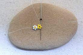 How to bead a bracelet. How To Make A Daisy Chain Beading Stitch