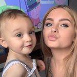 Amber Motter's Instagram, Twitter & Facebook
