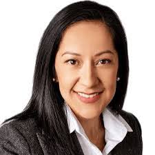 Perla Smith's Instagram, Twitter & Facebook