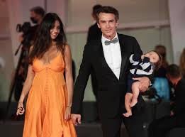 Alessio boni (born 4 july 1966) is an italian actor. Alessio Boni A Venezia 2020 Col Figlio In Braccio Sul Red Carpet Corriere It