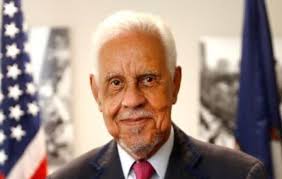 NATIONAL OVATION TO L. DOUGLAS WILDER