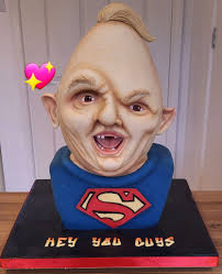 A little clip of how a sculpted cake start and ends x