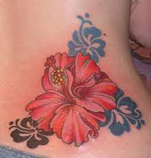 The hawaiian flower tattoos are also known to be the symbolism of beauty and feminine and thus, the reason why it has become such a popular choice of tattoo design for the ladies. Black And White Hibiscus Tattoo Novocom Top