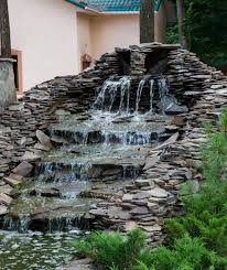 Für den bau des wasserlaufes kann man entweder eine spezielle bachlauffolie verwenden oder man baut den wenn man den wasserfall mit folie bauen will, so sollte man eine spezielle bachlauffolie verwenden, die mit feinem sand beschichtet ist. Wasserfall Im Garten Selber Bauen 99 Ideen Wie Sie Die Harmonie Der Natur Geniessen