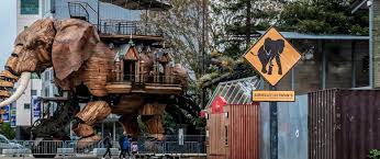 Quentin tarantino sends a valentine to the '60s, with leonardo dicaprio and brad pitt starring and margot robbie as sharon tate. Pitt In Nantes Pittgeo