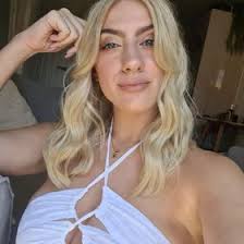 Zoe Wright (zoeintheskyyy)