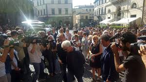 Ora, in questo momento ,è morta mia sorella anna marchesini. L Addio Commosso A Anna Marchesini I Funerali Nella Sua Orvieto Corriere It