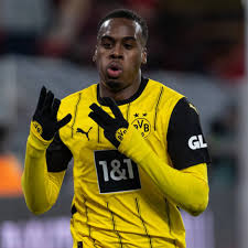 Borussia Dortmund expect Jamie Gittens, who is attracting interest from the  Premier League in particular, to leave the club in the summer. [ Patrick  Berger ] 🗞️