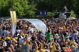 Urmează cel mai emoționant moment al călătoriei sanctității sale, în românia. Live Video Papa Francisc A Ajuns La Blaj Peste 100 000 De Pelerini PrezenÈi Pe Campia LibertÄÈii Èi In OraÈ Alba24