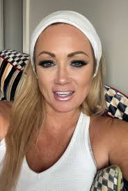 Hi, My name is Erwann, I'm a 27 years old French content creator looking  for a room