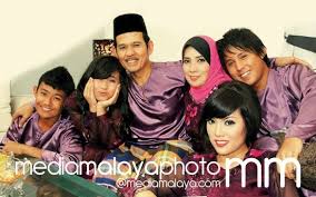 Born and raised in kuala lumpur, she began going to recording studios at the age of 4 with her father and recorded a pop studio album five years later. Nur Shahila Amir Amzah Shila Amzah Home Facebook