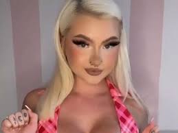 Welsh woman who was banned from internet as teen is now OnlyFans star -  North Wales Live