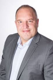 Ernest Furtado's Instagram, Twitter & Facebook