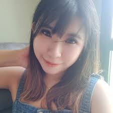 What can I use to protect my daughter's toys from dust