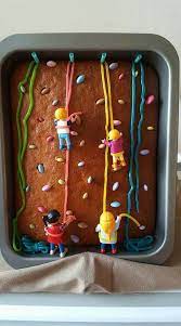 Lionel messi, footballeur espagnol, jonathan lambert, acteur et humoriste français, jeff beck, guitariste britannique, florence thomassin. Clever Climbing Cake Climb Any Mountain Possible Theme Idee Gateau Gateau Anniversaire Gateau Anniversaire Enfant