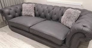 Vintage sofas & couches : Woman Utterly Transforms Battered Old Leather Sofa For 30 Using Grey Paint Mirror Online