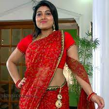 Roja serial actress priyanka cute navel show | tamil serial actress navel slip in black saree. Priyanka Nalkari Hot Saree Navel Show Roja Serial Caps Indiancelebblog Com