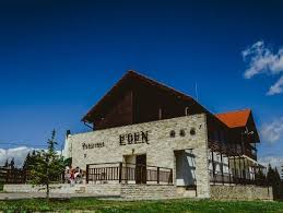 6 camere pentru 15 persoane. Hotel Pensiunea Eden Piatra Fantanele